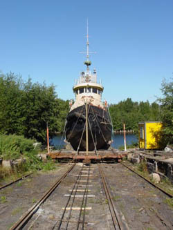 M/s Alpo telakkavaunulla Toppilan salmen